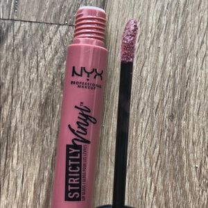 NYX strictly vinyl lip gloss